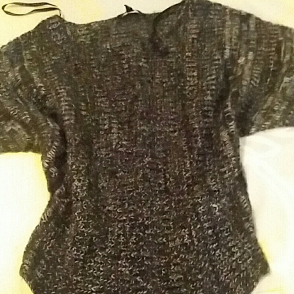 Jessica Simpson sweater
